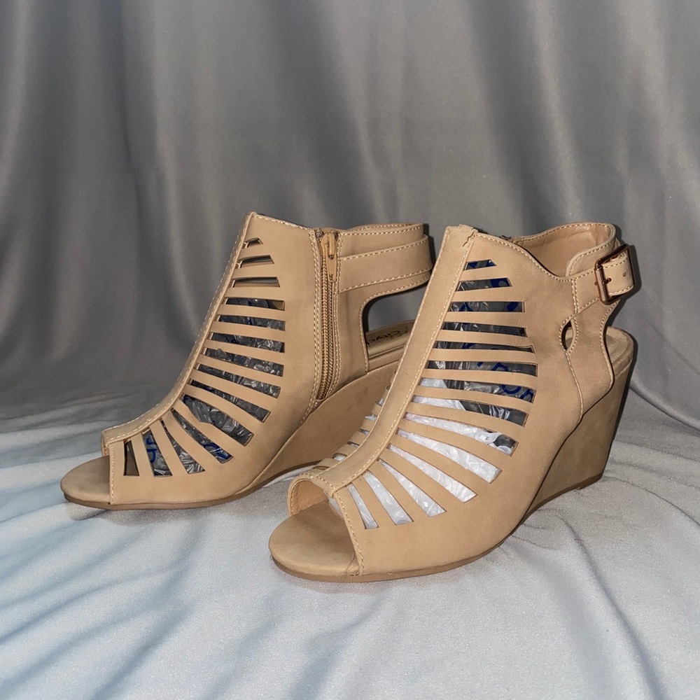 Tan Wedges!